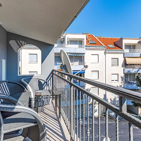公寓 3 Bedroom Awesome In Kastel Gomilica *