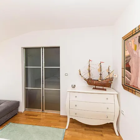 3 Bedroom Awesome In Kastel Gomilica Kaštela