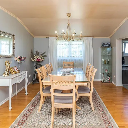 3 Bedroom Awesome In Kastel Gomilica Kaštela